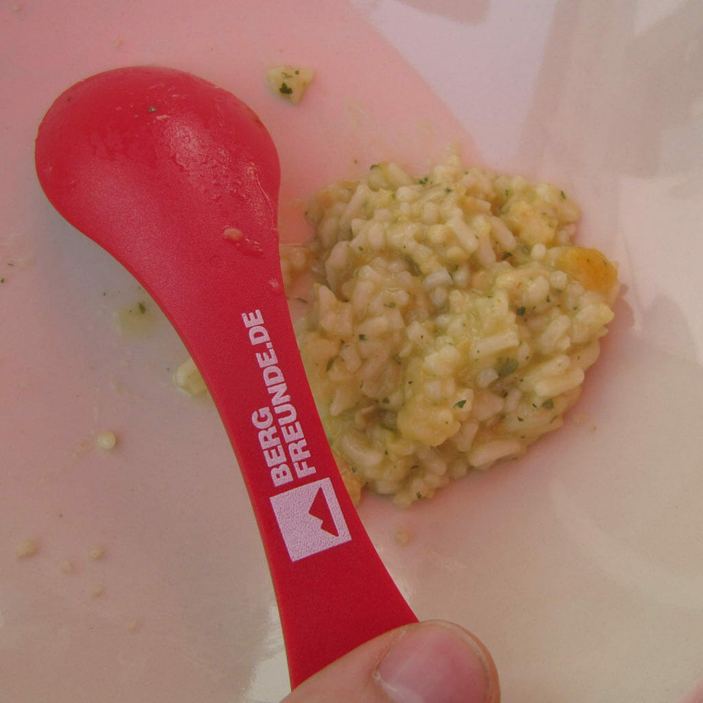Löffel mit Bergfreunde-Logo und Trekkingnahrung